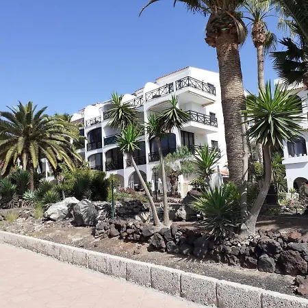 Penthouse With Great Views , Sun All Day , Wifi , New Kitchen. Apartment *