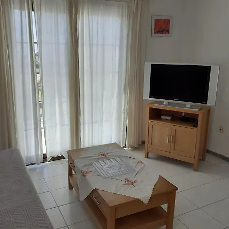 Penthouse With Great Views , Sun All Day , Wifi , New Kitchen. Apartment *